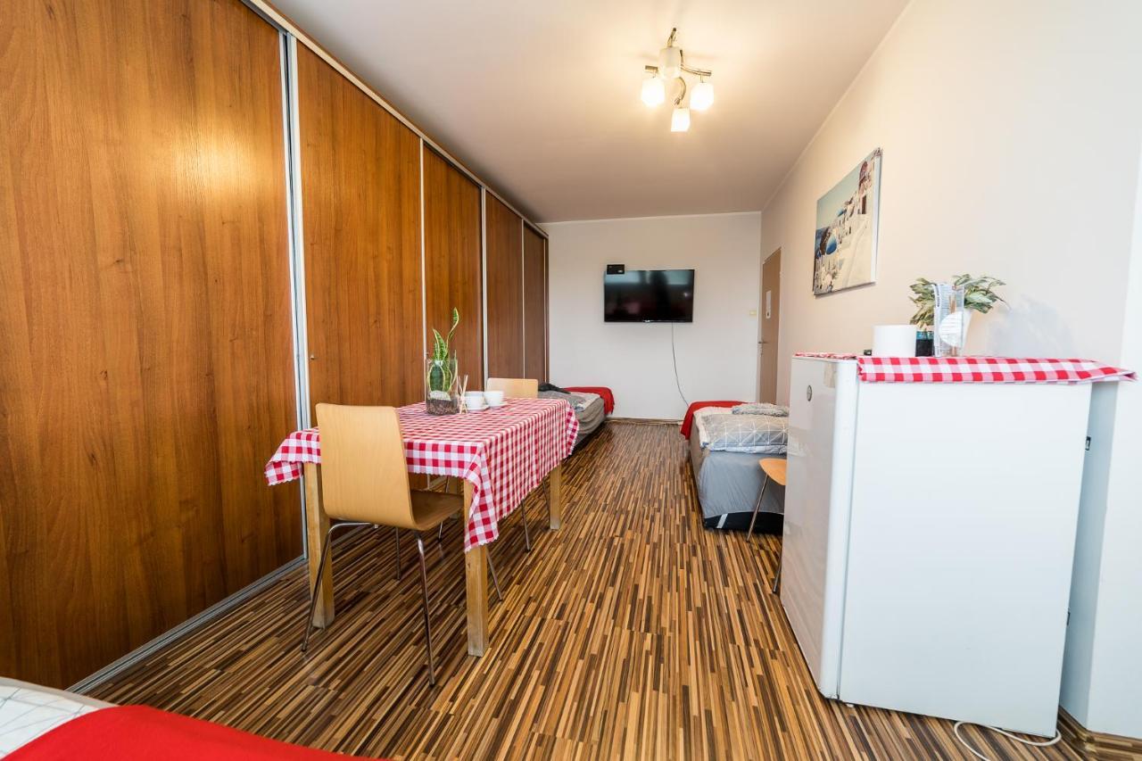 Pokoje Nad Pizzeria Poznan Exterior foto